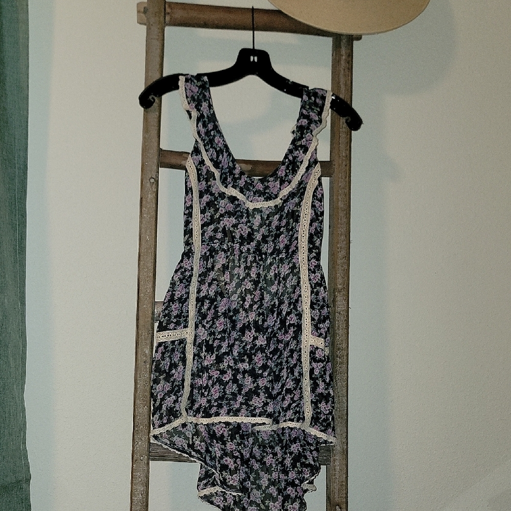 POL Floral Sleeveless Top with Lace Trim Size-S